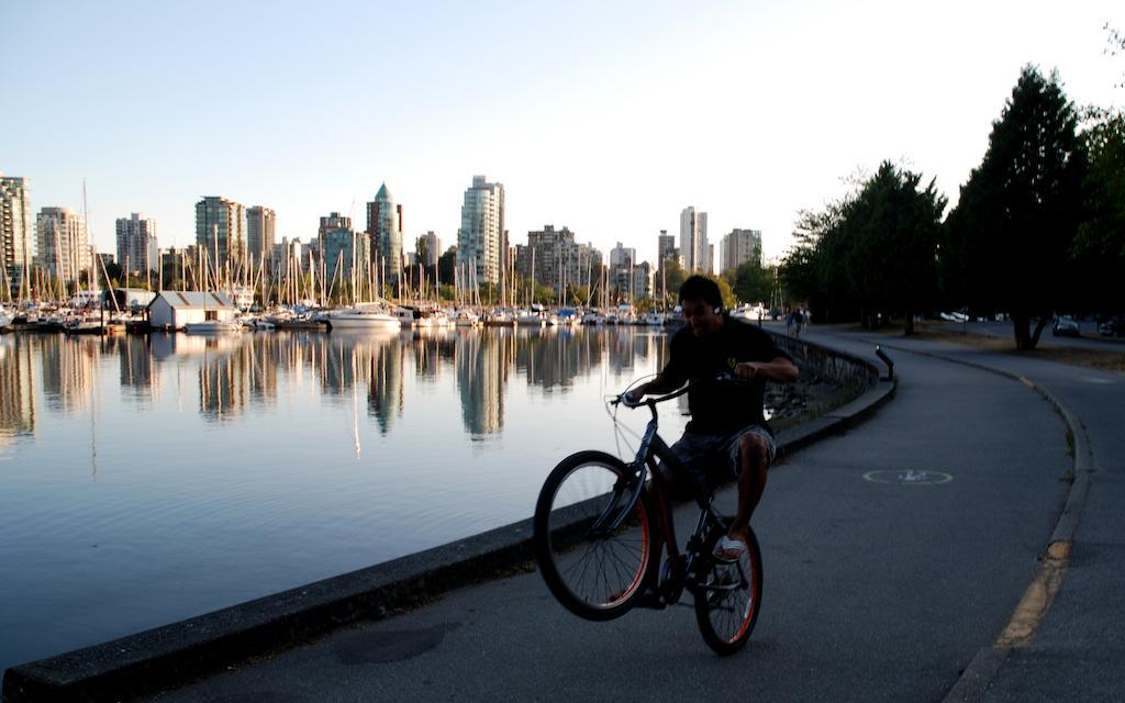 Rosellen Suites At Stanley Park Vancouver Exterior foto